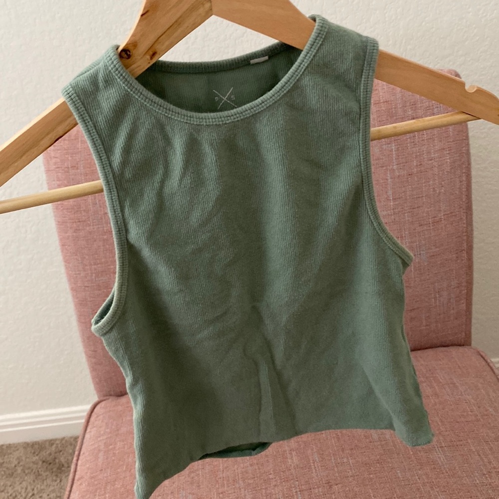 Solid ribbed tank